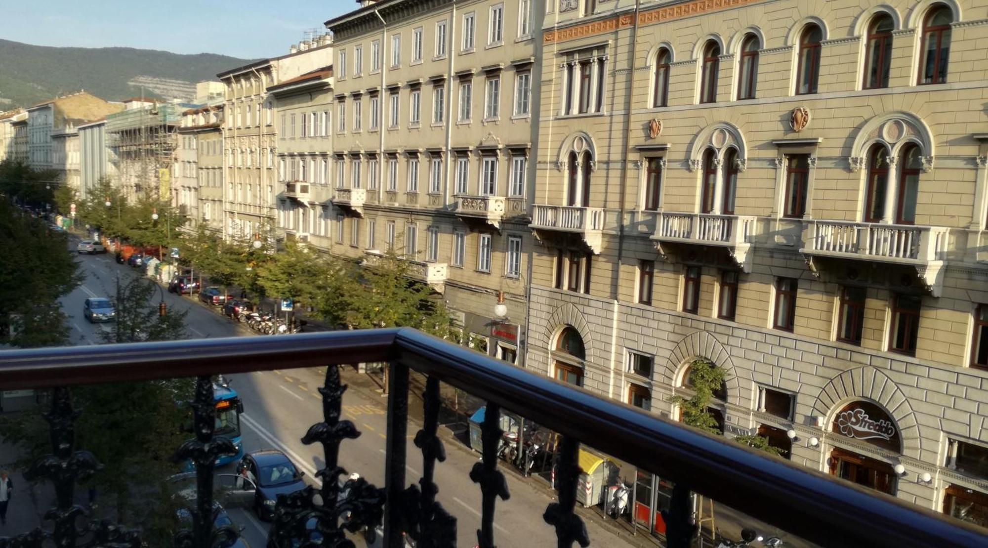 Trieste Center Rooms & Apartments - Fiori Di Τεργέστη Εξωτερικό φωτογραφία